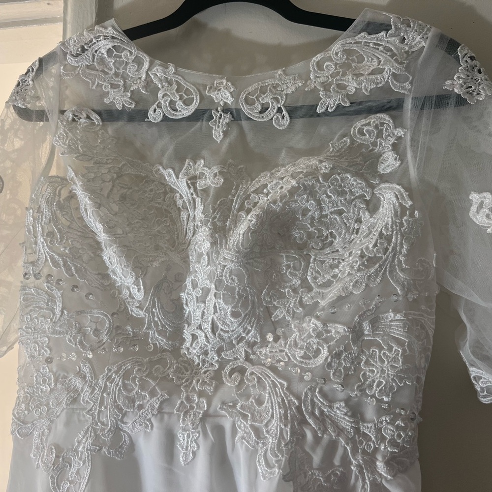 Elegant White Lace Wedding Dress